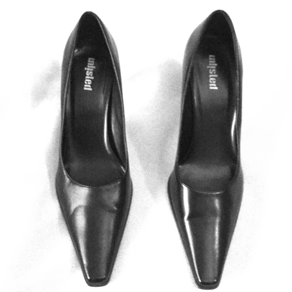 Unlisted brand Brown pumps